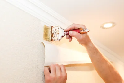 Pose de papier peint à Estrées-la-Campagne — revêtements muraux et toiles de verre